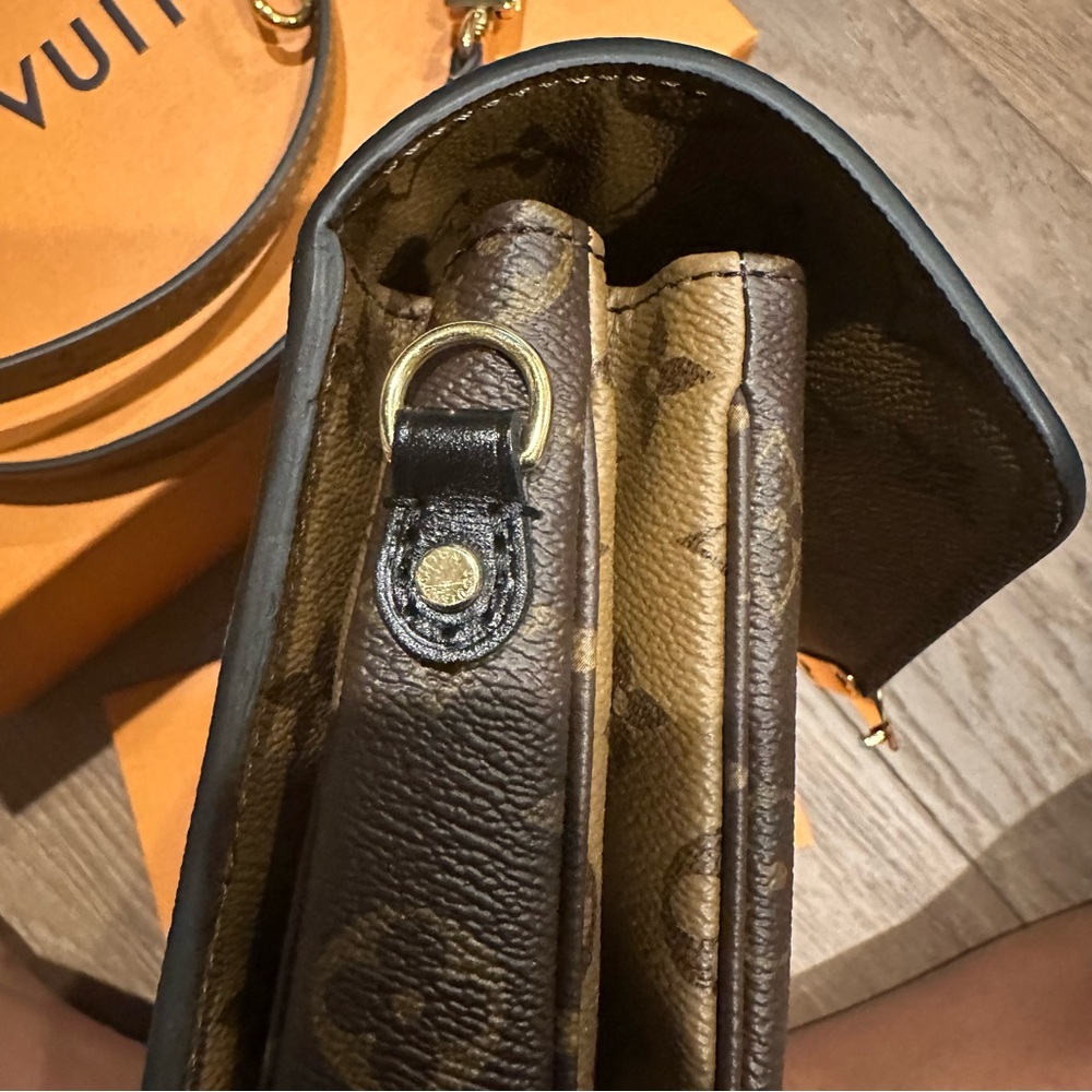 Louis Vuitton Pochette Métis Monogram Reverse - Picture 5 of 10
